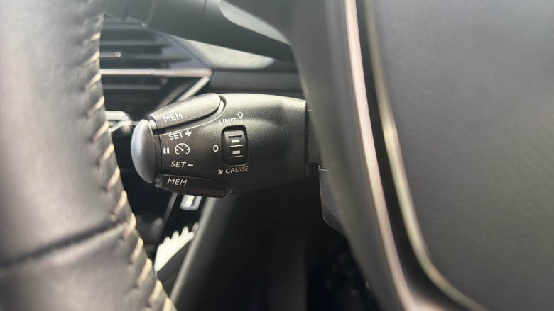 Peugeot 208 1.2 PureTech 100 Allure Premium 5dr Petrol Hatchback